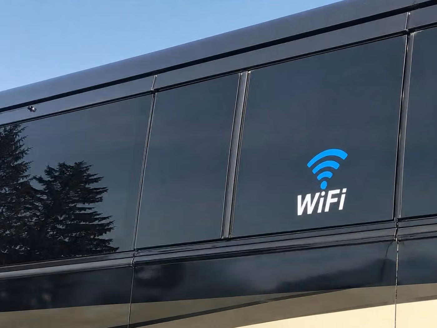 davenport 56 passenger charter bus wifi