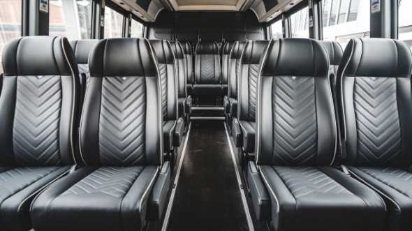 15 passenger minibus rental bettendorf