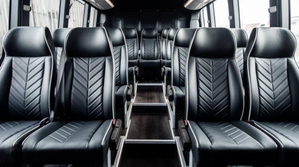 25 passenger minibus rental bettendorf