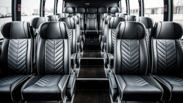 28 passenger minibus rental bettendorf