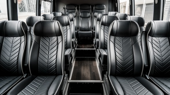 30 passenger minibus rental bettendorf