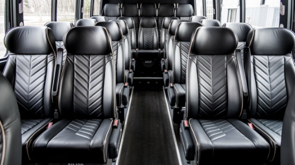 35 passenger minibus rental bettendorf